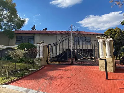 4 Bedroom House For Sale in Sandton - 06pt.webp