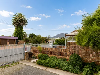 3 Bedroom House For Sale in Strand - Eulu.webp