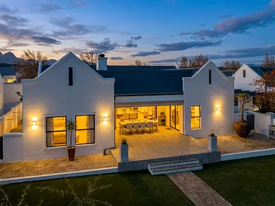 3 Bedroom Townhouse For Sale in Somerset West - img