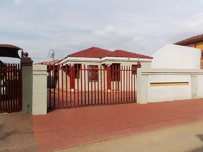 2 Bedroom House For Sale in Sebokeng - XhKZ.webp
