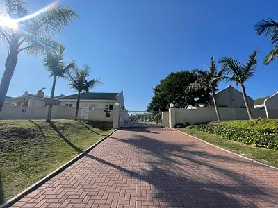 3 Bedroom Townhouse For Sale in East London - 8moB.webp