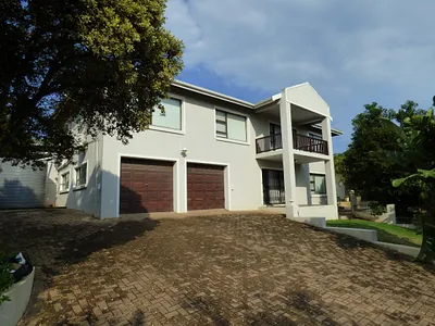 4 Bedroom House For Sale in Port Alfred - LaUR.webp