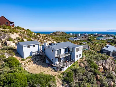 4 Bedroom House For Sale in Rooi Els - img