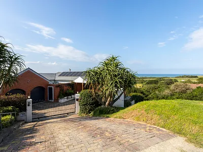 4 Bedroom House For Sale in Port Alfred - QbNu.webp