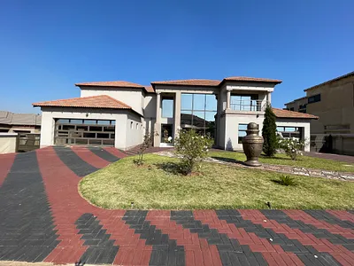 5 Bedroom House For Sale in Vereeniging - Nog2.webp