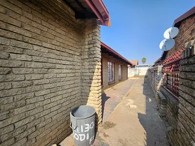 3 Bedroom House For Sale in Rustenburg - SEVK.webp