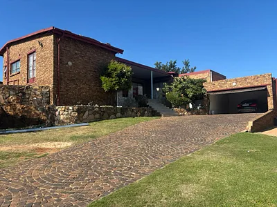 4 Bedroom House For Sale in Johannesburg - qOzM.webp