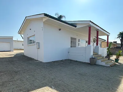8 Bedroom House For Sale in Mthatha - N7E5.webp