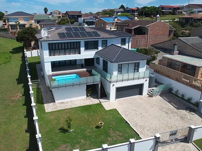 4 Bedroom House For Sale in Jeffreys Bay - h4cP.webp
