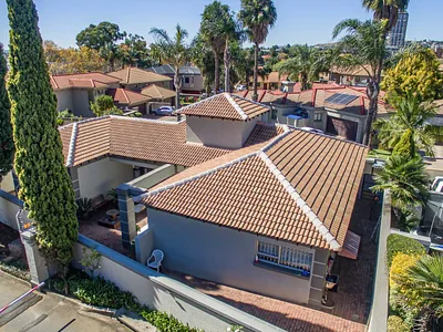 3 Bedroom House For Sale in Bedfordview - R0Jg.webp