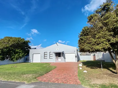 3 Bedroom House For Sale in Gansbaai - lR3V.webp