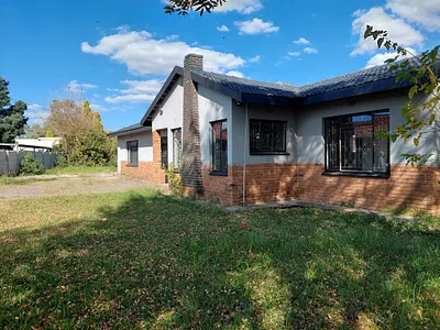 4 Bedroom House For Sale in Newcastle - img