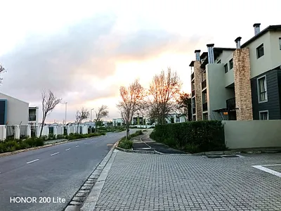 2 Bedroom Apartment For Sale in Milnerton - 7RUH.webp