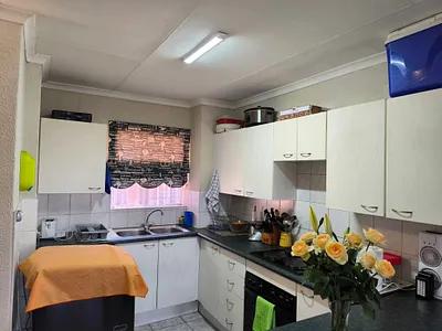 2 Bedroom Apartment For Sale in Johannesburg - oATb.webp