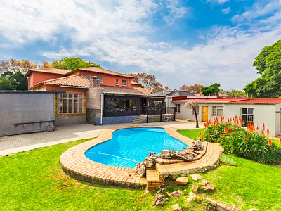 5 Bedroom House For Sale in Roodepoort - img