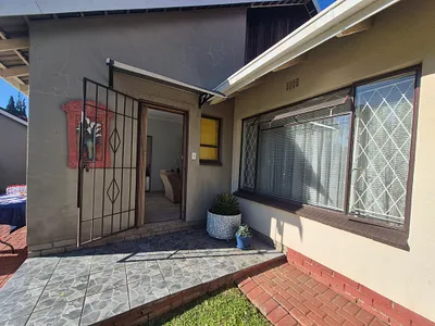 4 Bedroom House For Sale in Alberton - img