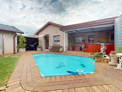 4 Bedroom House For Sale in Germiston - qf2e.webp