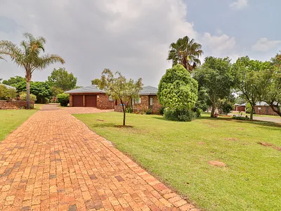 4 Bedroom Townhouse For Sale in Vaal Marina - img
