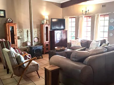 4 Bedroom House For Sale in Monteseel - img