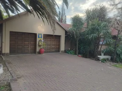4 Bedroom House For Sale in Witbank - H5Yl.webp