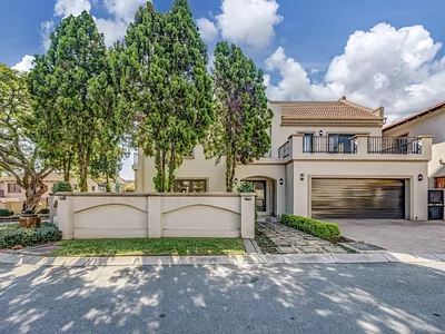 3 Bedroom House For Sale in Sandton - gIcd.webp