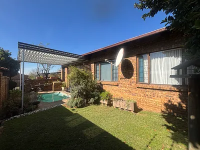 3 Bedroom Townhouse For Sale in Witbank - sRxz.webp