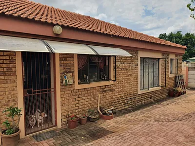 3 Bedroom Townhouse For Sale in Potchefstroom - CKqb.webp