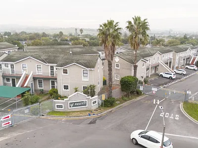 2 Bedroom Apartment For Sale in Bellville - 6KlJ.webp