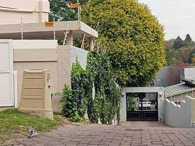 5 Bedroom Apartment For Sale in Sandton - vRp1.webp