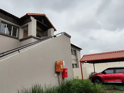 3 Bedroom Apartment For Sale in Midrand - r6sn.webp