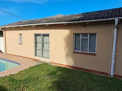 3 Bedroom House For Sale in East London - R2xW.webp