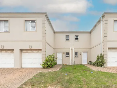 3 Bedroom Townhouse For Sale in Blouberg - 8uqh.webp