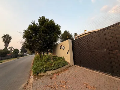 4 Bedroom House For Sale in Sandton - slvG.webp