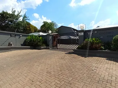 2 Bedroom House For Sale in Randburg - eJa7.webp