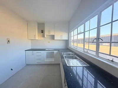 3 Bedroom Apartment To Rent in Newcastle - urR1.webp