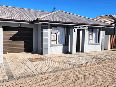 2 Bedroom Townhouse For Sale in Mossel Bay - img