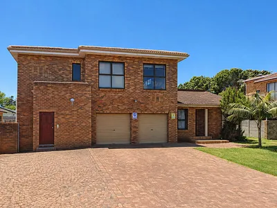 5 Bedroom House For Sale in Brackenfell - 4XPN.webp