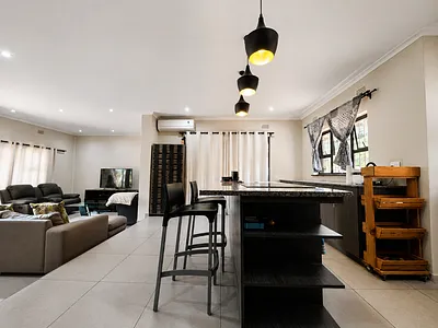 4 Bedroom House For Sale in Amanzimtoti - 5pfi.webp