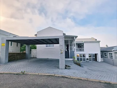 4 Bedroom House For Sale in Stilbaai West, Stilbaai - img