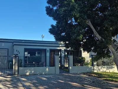 5 Bedroom House For Sale in Worcester - img