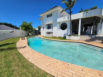8 Bedroom House For Sale in East London - dC76.webp
