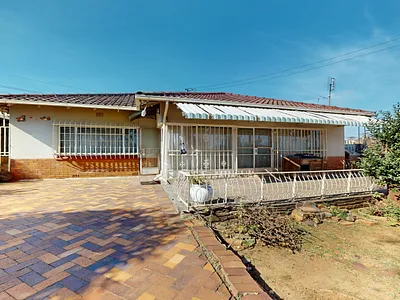 3 Bedroom House For Sale in Germiston - ScnG.webp