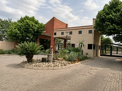 2 Bedroom House For Sale in Rustenburg - Jl53.webp