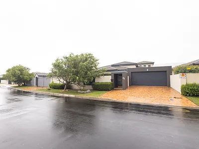 6 Bedroom House For Sale in Blouberg - eraF.webp