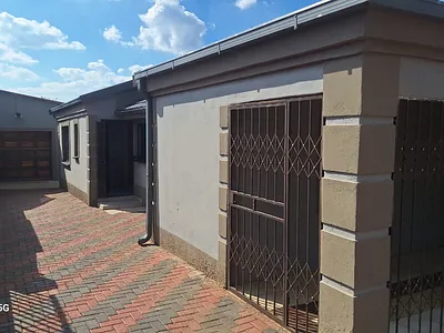 3 Bedroom House For Sale in Potchefstroom - img