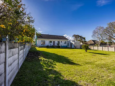 3 Bedroom House For Sale in East London - tXVK.webp