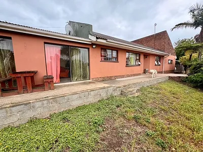 4 Bedroom House For Sale in East London - Zh9T.webp