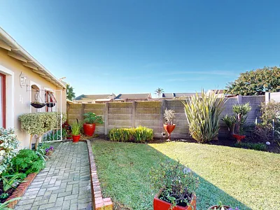 3 Bedroom House For Sale in Port Elizabeth - vejr.webp