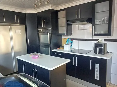 3 Bedroom House For Sale in East London - kD55.webp