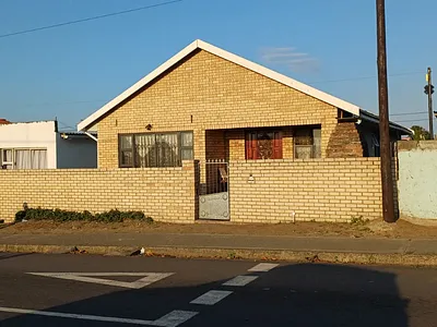 3 Bedroom House For Sale in East London - sQU5.webp